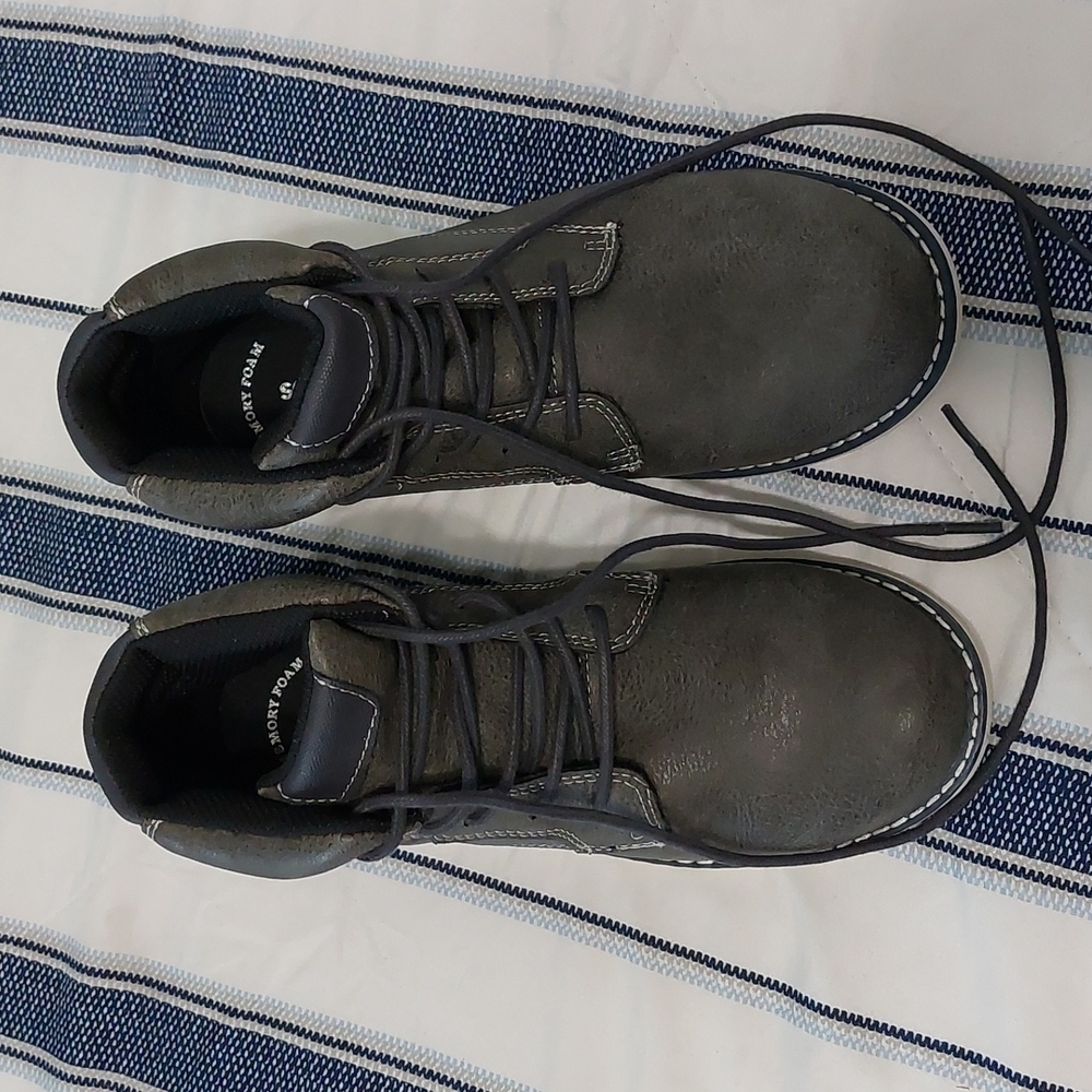 Sonoma Boys  Boots slightly used in good condition Size 5 gray color no box.